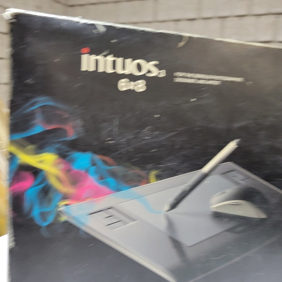 Wacom intuos3 9x12 Graphics Pen Tablet W/ Pen And Mouse - Picture 12 of 12